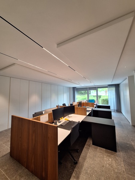 COUSTceiling dans open space