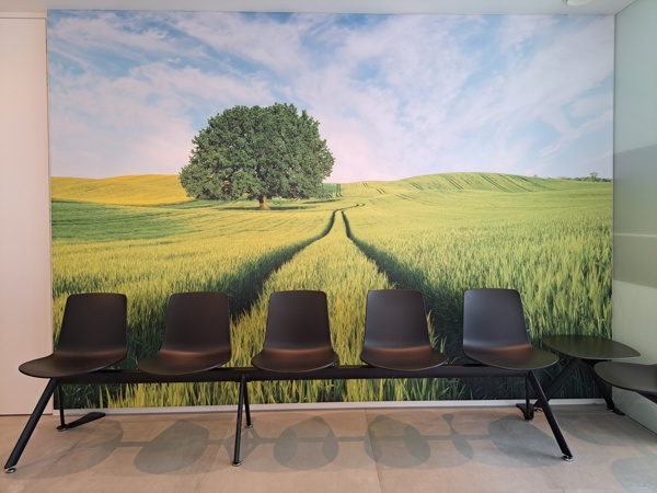 COUSTwall avec imprimé d'un pré et arbre